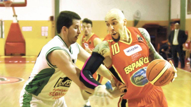 Marcelo Piuma mostró su experiencia para abrir el aro. Primer paso con final feliz.