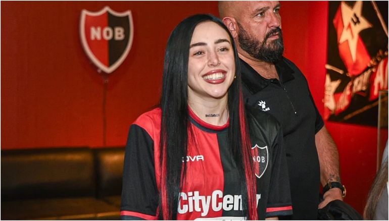 Nicki Nicole sorprendió a todos al ir con Peso Pluma a la cancha de Newells