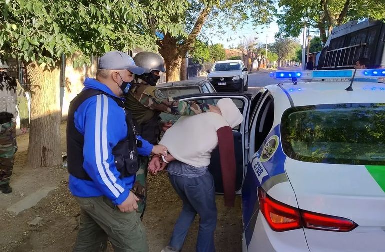 El Pote Soto es recaptura en Cinco Saltos por la Policía neuquina y rionegrina. El Pote Soto es recaptura en Cinco Saltos por la Policía neuquina y rionegrina.