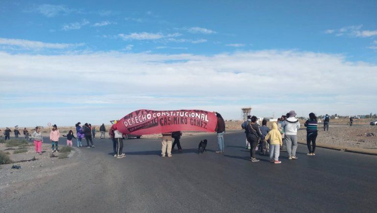 Vecinos de la toma Casimiro Gómez cortaron la Autovía Norte