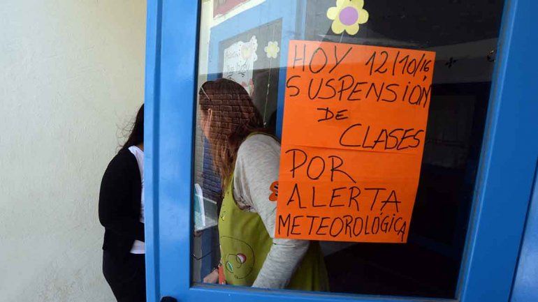 Clases suspendidas en Neuquén capital por el alerta de fuertes vientos para la tarde