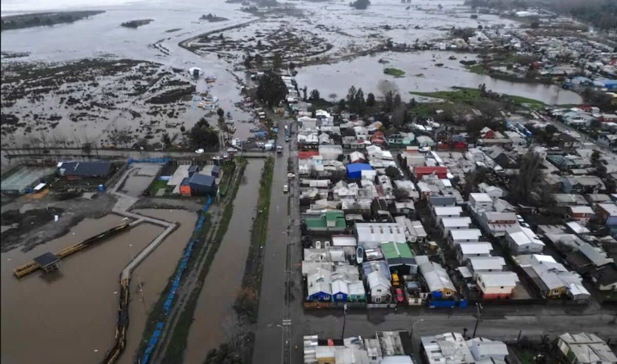 El sistema frontal afecta a diez regiones del país y provocó inundaciones. REUTERS/Juan González.