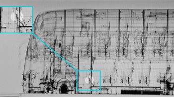 El escáner de la Aduana detectó la cocaína oculta en el baño del colectivo, en la localidad de San Salvador Mazza. El escáner de la Aduana detectó la cocaína oculta en el baño del colectivo, en la localidad de San Salvador Mazza.