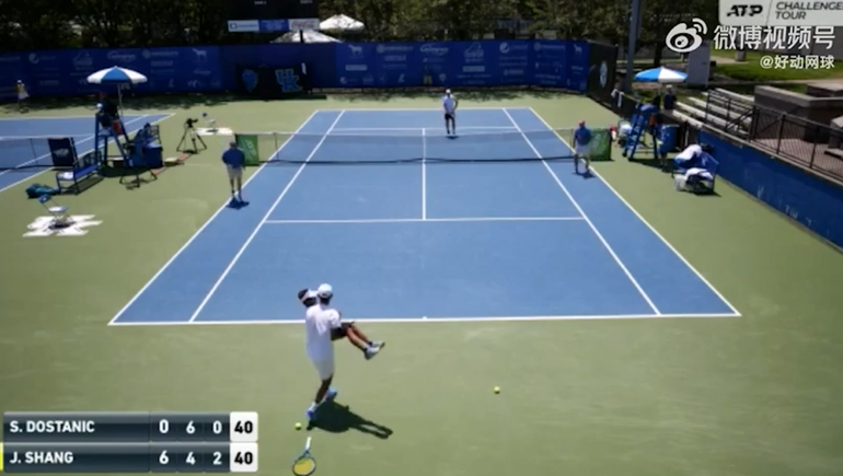 El destacable gesto de una promesa del tenis que recorre el mundo