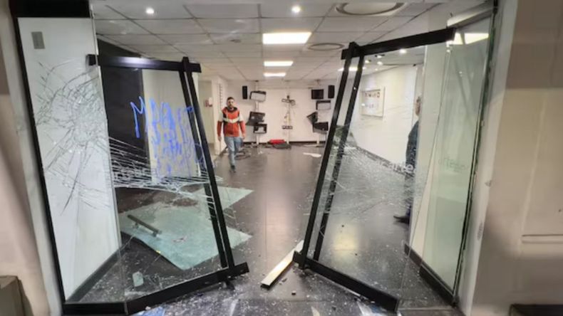 Ataque y destrozos en TN: identificaron a un alto funcionario y militante de La Cámpora