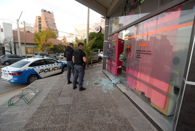 Centro Oeste: reventaron la puerta con una piedra y roban un estudio de danzas