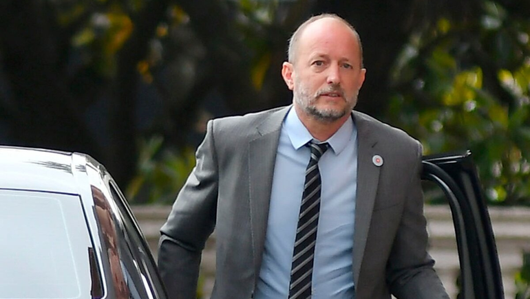 Tras el escandaloso viaje de Martín Insaurralde, denuniciaron a su exmujer, Jésica Cirio por enriquecimiento ilícito. Fernando Burlando defenderá a la conductora. Tras el escandaloso viaje de Martín Insaurralde, denuniciaron a su exmujer, Jésica Cirio por enriquecimiento ilícito. Fernando Burlando defenderá a la conductora.