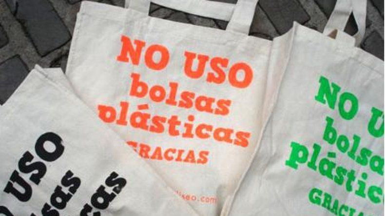 La prohibición del uso de bolsas de polietileno rige hace un año.