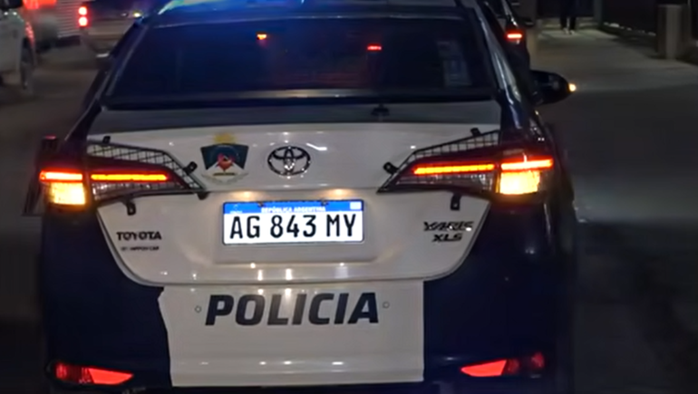 Operativo insólito en un conocido local de hamburguesas: dos borrachos se pelearon