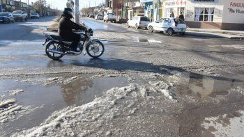 El hielo copó las calles de Neuquén / Foto