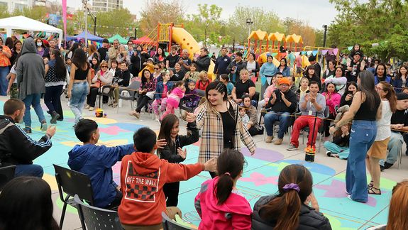 En fotos: así se vivió el icónico desfile de ropa en pleno centro de Neuquén