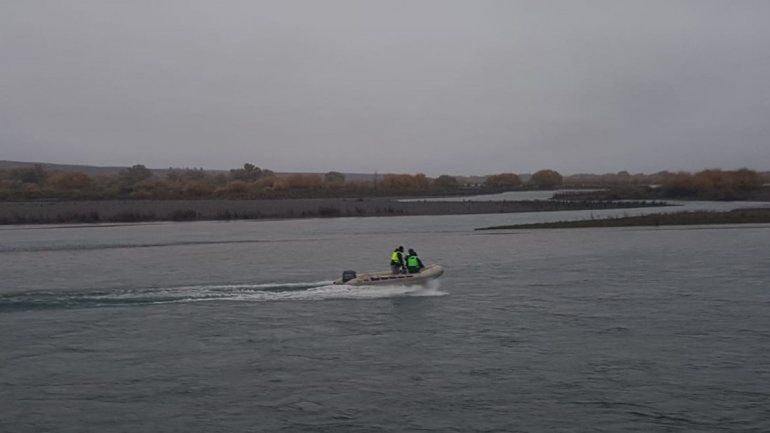 Fueron a pescar, quedaron atrapados en una isla y pasaron la noche debajo de la lluvia