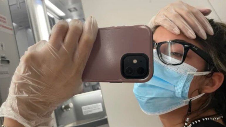 Una pasajera de avión dio positivo de COVID en pleno vuelo