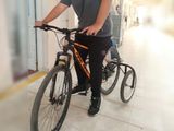 La bicicleta robada tiene características especiales para que la pueda utilizar un nene con autismo. Piden ayuda para encontrarla. 