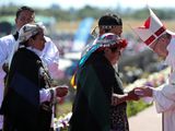 El papa Francisco con mapuches en su visita a Chile