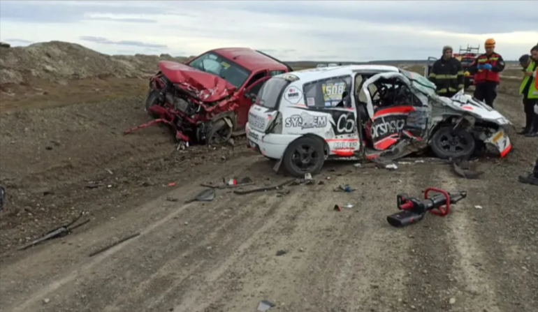 Laura Vázquez, que iba como copiloto en la prueba, murió en el acto: la camioneta impactó contra el costado del acompañante. Laura Vázquez, que iba como copiloto en la prueba, murió en el acto: la camioneta impactó contra el costado del acompañante.