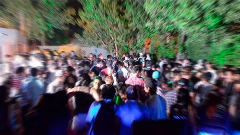 Clausuraron una fiesta clandestina en una chacra en Plottier