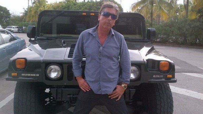 Eduardo Aracil fue atado con alambre de púa y baleado en una mano.