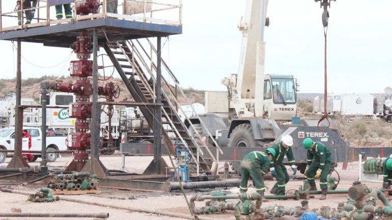 En stand by. En Neuquén hay una decena de equipos perforadores paralizados.