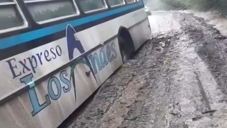 Ni los colectivos pueden transitar por la Ruta 19.