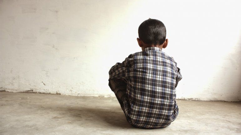 La víctima era un sobrino de uno de los estudiantes universitarios que vivía en esa casa. El abusador fue detenido.