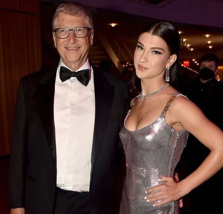 Bill Gates junto a su hija Phoebe. Bill Gates junto a su hija Phoebe.