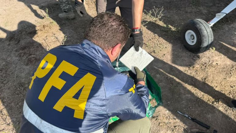 La causa reveló una red de vuelos clandestinos que movía cocaína desde Bolivia hacia pistas rurales ubicadas en territorio santafesino. La causa reveló una red de vuelos clandestinos que movía cocaína desde Bolivia hacia pistas rurales ubicadas en territorio santafesino.