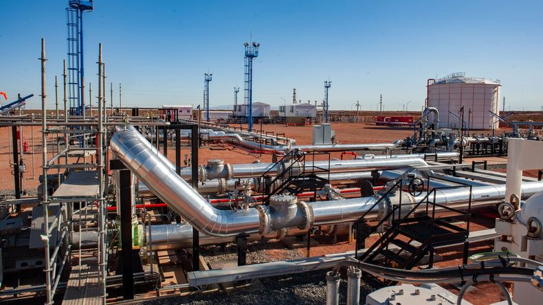 Con un contrato histórico firmado, Enap busca profundizar la integración con Vaca Muerta sin perder de vista el conflicto energético de 2004.