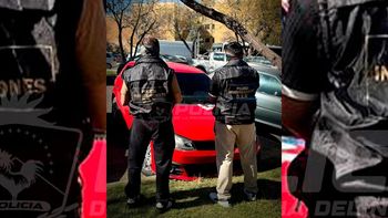 usando un inhibidor robaron pertenencias, pero cayeron por los auriculares: ¿que paso? usando un inhibidor robaron pertenencias, pero cayeron por los auriculares: ¿que paso?