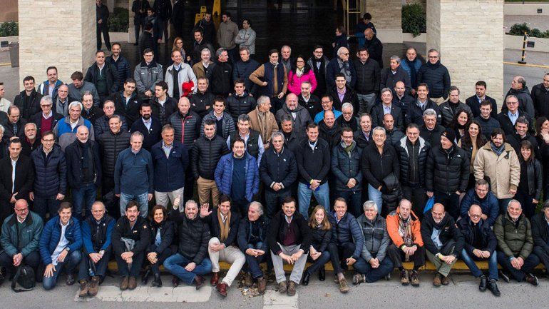 En la previa del Precoloquio de IDEA, más de 100 empresarios visitaron Vaca Muerta