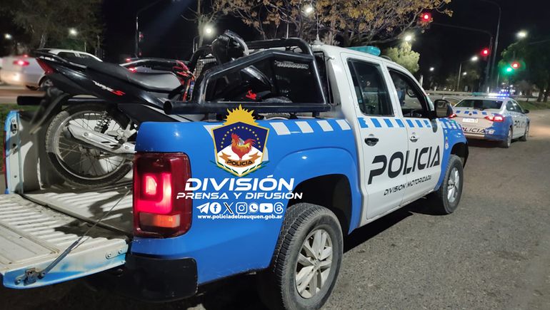 Esquivaba autos en la Multitrocha en una moto robada