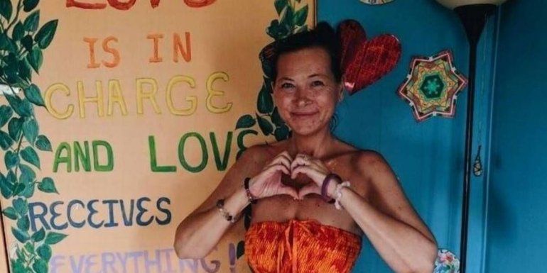 Vendía falsa cura para el covid-19 y apareció muerta, sin ojos y maquillada