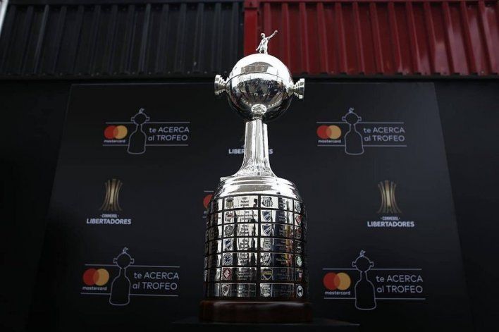 El trofeo de la Copa Libertadores es el más deseado en el fútbol sudamericano.