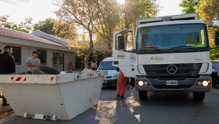 En su aniversario, Plottier recibe un camión recolector