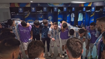 hasta las lagrimas: la emotiva arenga de messi en la previa de la final en el maracana hasta las lagrimas: la emotiva arenga de messi en la previa de la final en el maracana