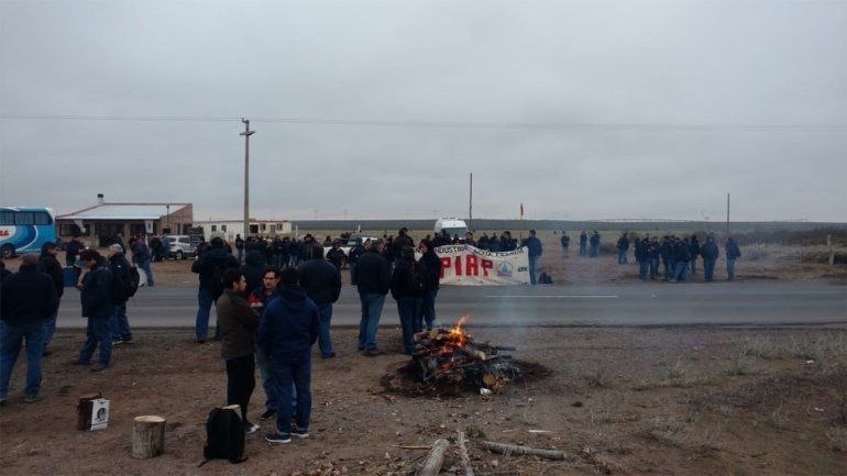 Los trabajadores de la planta de agua pesada reclaman el pago de sueldos