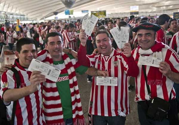 Hinchas del Bilbao confundieron Bucarest con Budapest y se perdieron la final