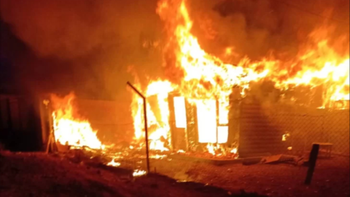 Los abuelos le compraron la casa y en medio de la mudanza, se le incendió: perdió todo. Los abuelos le compraron la casa y en medio de la mudanza, se le incendió: perdió todo.