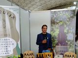 El médico Valentín Lobo en General Roca, donde produce su aceite de nuez Aconquija. El médico Valentín Lobo en General Roca, donde produce su aceite de nuez Aconquija.