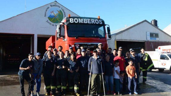 Así recibieron los Bomberos a la nueva autobomba