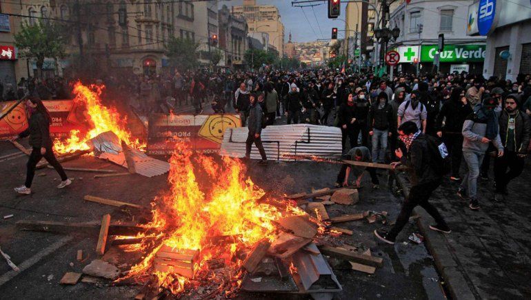 Chile: barricadas y corte de calles en otro día de huelga
