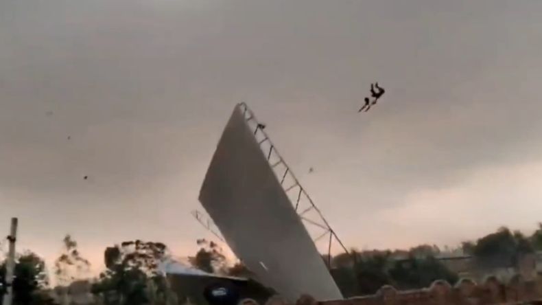Un hombre voló por el aire aferrado a una chapa durante una tormenta que causó más de 110 muertos | LM Neuquen Un hombre voló por el aire aferrado a una chapa durante una tormenta que causó más de 110 muertos