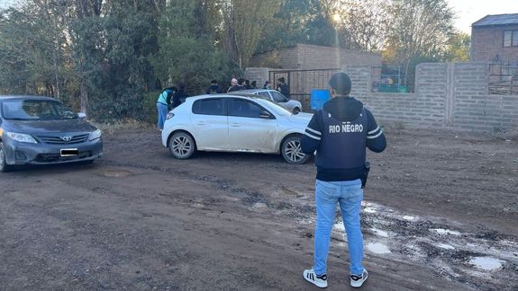 En un trabajo investigativo conjunto entre la policía rionegrina y la neuquina, este jueves detuvieron a un hombre por el femicidio de Cabañares.&nbsp;