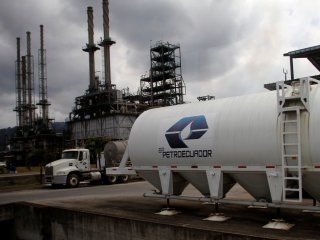 Foto de archivo referencial. Un tanque de combustible con el logo de Petroecuador en el complejo refinador estatal ecuatoriano de Esmeraldas, Ecuador, 15 de agosto de 2017. REUTERS/Daniel Tapia