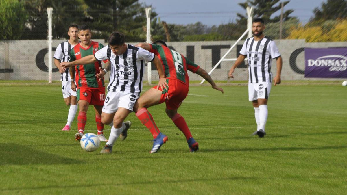 Estudiantes goleó a Independiente de Chivilcoy y de paso, rompió