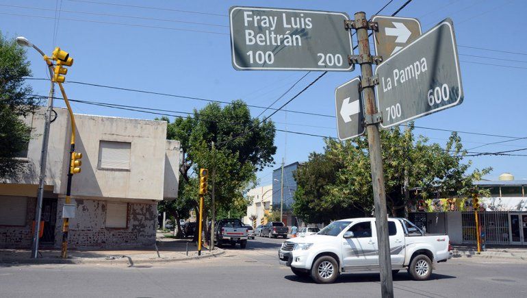 A pedido de los vecinos, transitada esquina del Bajo tendrá un nuevo semáforo