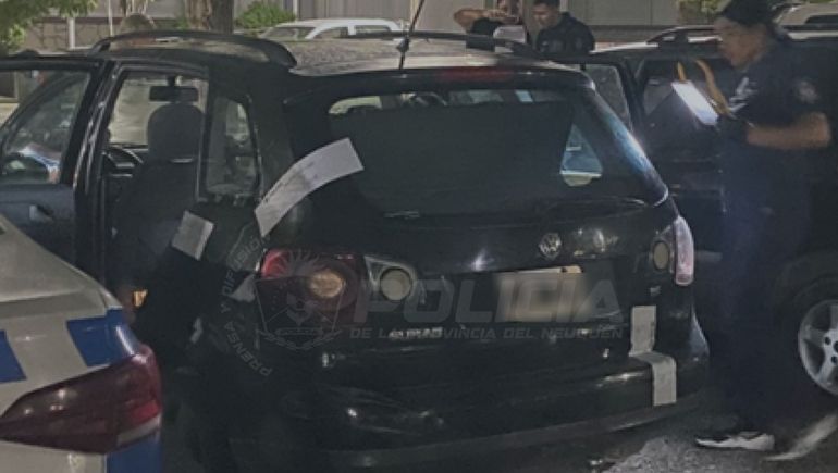 Ladrones robaron objetos de una camioneta, se fugaron y protagonizaron un choque