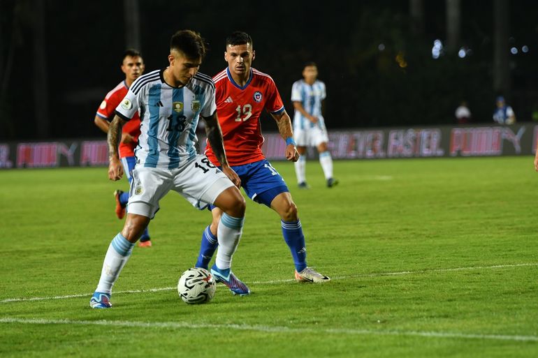 Argentina goleó a Chile en el Preolímpico y se metió al cuadrangular final