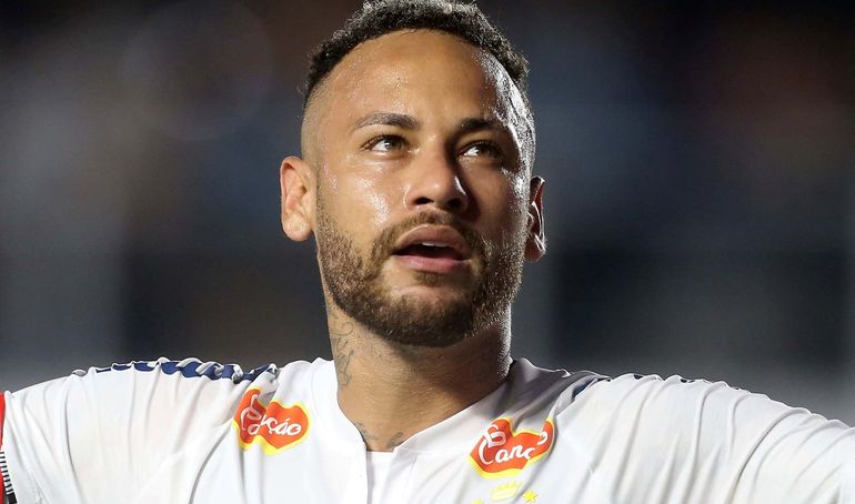 Neymar brilla en el regreso al club de sus amores.