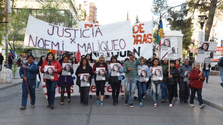 Unas 200 personas participaron en la marcha que encabezaron los padres de la joven asesinada.
